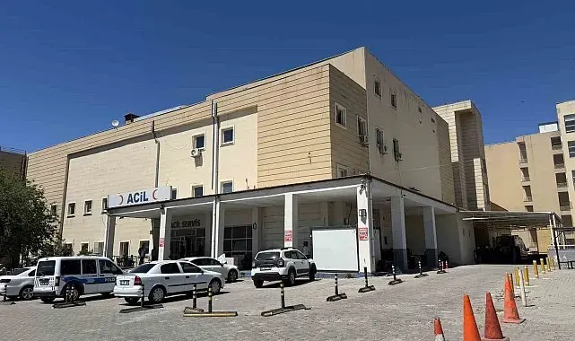 Siverek'te otomobil traktöre çarptı: 4 yaralı