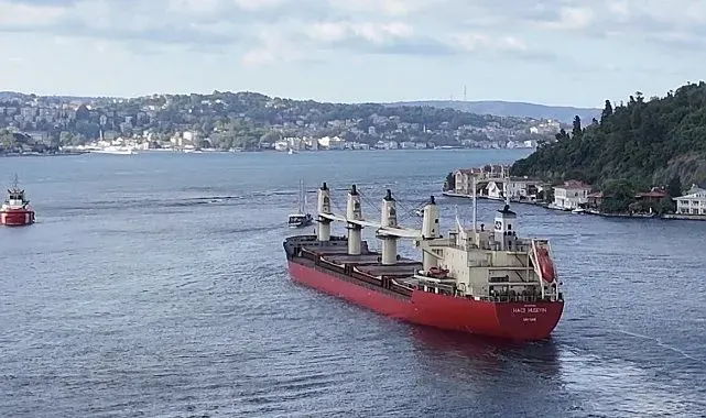İstanbul Boğazı'nda makine arızası yapan gemi nedeniyle gemi trafiği durduruldu