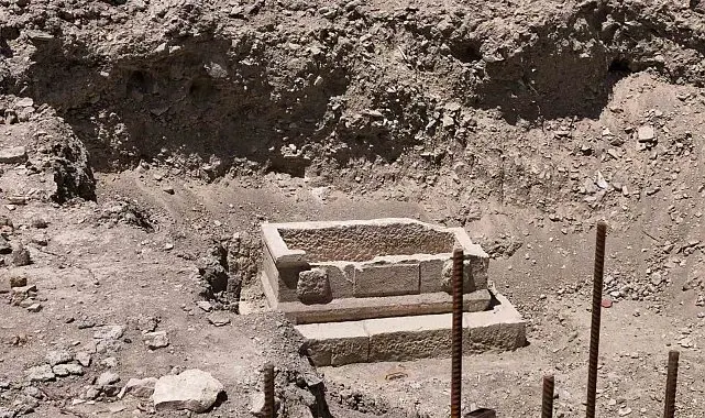 Mersin'de sağlık ocağı inşaatı çevre düzenlemesinde lahit çıktı
