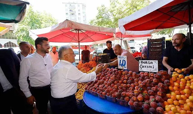 Başkan Büyükkılıç, Hürriyet Pazar Yeri'nde esnaf ve vatandaşlarla buluştu
