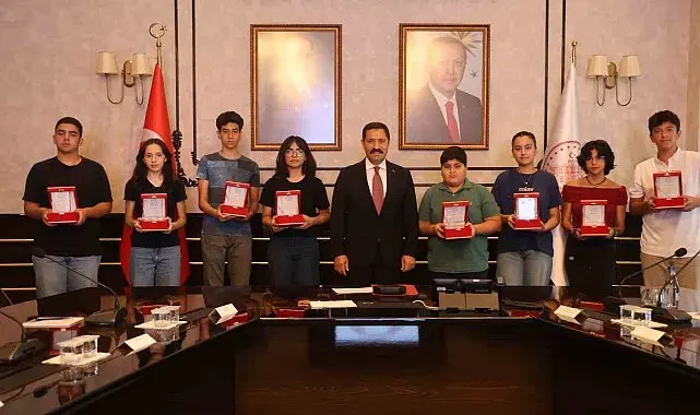 Depremin izlerinin silindiği Hatay'da 8 öğrenci LGS'de birinci oldu, 25 öğrenci YKS'de ilk binde yer aldı