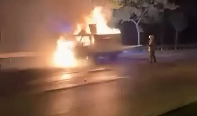 Kamyonet alevlere teslim oldu