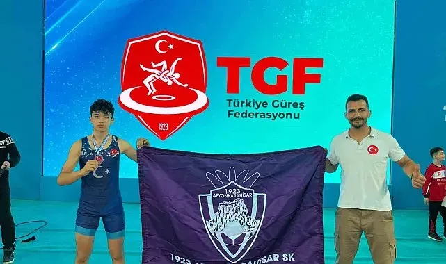 Afyonkarahisarlı güreşçi'den büyük başarı