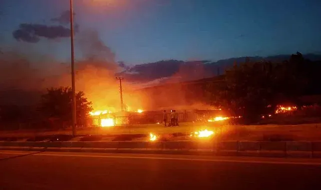 Van'da çıkan yangın paniğe neden oldu