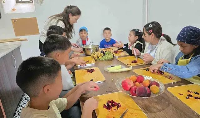 Mutfak atölyesinde çocuklar hem eğlendi hem öğrendi