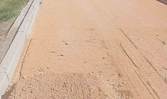 Hamitler Kent Mezarlığı'ndaki ara yollara soğuk asfalt atılıyor