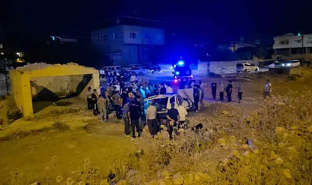 Tır sürücüsü metrelerce fren yapsa da 5 kişinin yaralandığı kazayı önleyemedi, o anlar kameraya yansıdı