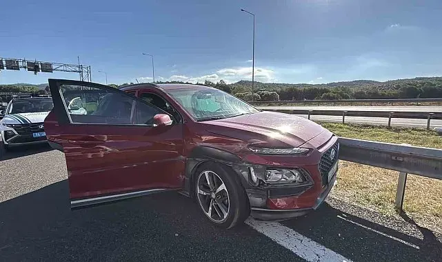 Bolu Dağı Tüneli girişinde otomobil bariyerden bariyere savruldu: 2 yaralı