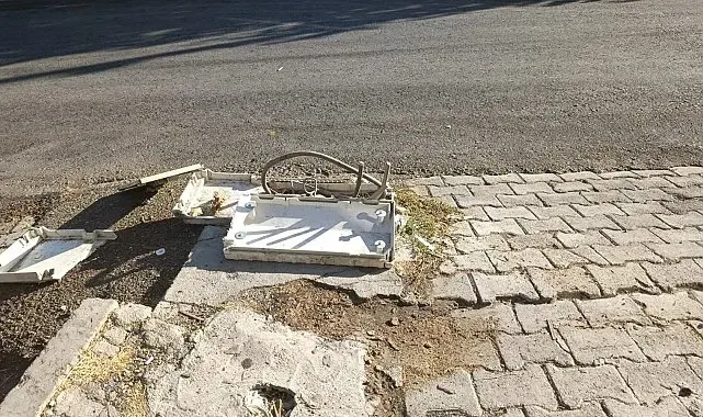 Pide fırınının önündeki elektrik kabloları tehlike saçıyor