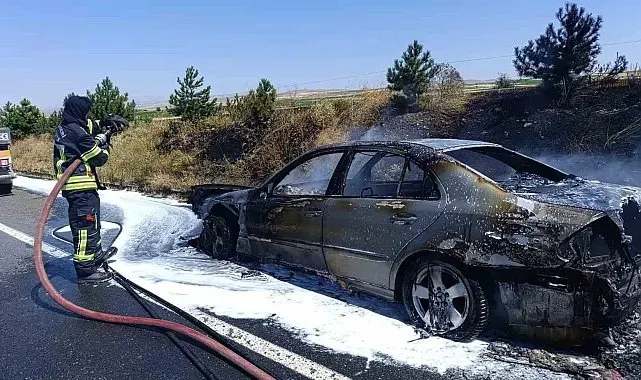 Seyir halindeki otomobil alevlere teslim oldu