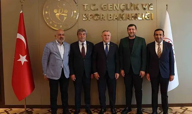 Kayserispor heyetinden Osman Aşkın Bak'a ziyaret