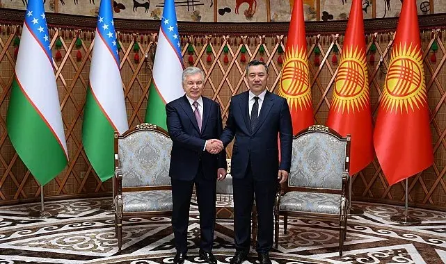 Caparov'dan Mirziyoyev'e birinci derece "Manas" nişanı