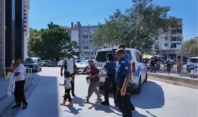 Kuşadası'nda zabıta memurunu darbeden 2 kadın dilenci tutuklandı