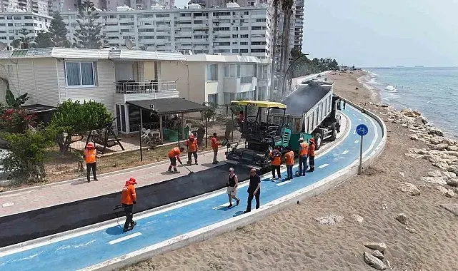 Mersin'de sahil yürüyüş yolu yenilendi