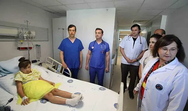 Kardeşini aynı hastalıktan kaybeden 8 yaşındaki Kırgızistanlı Akhmarcan AÜ'de sağlığına kavuştu