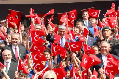 Afyonkarahisar'da 142 Bin Öğrenci Ders Başı Yaptı: Yeni Eğitim Sezonu Başladı