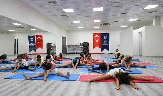 Aydın Büyükşehir'in yaz etkinliklerinde çocuklar jimnastikle gelişiyor