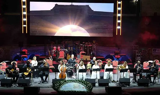 Grup Köprü, festival sahnesinde kültürleri aynı ezgide buluşturdu