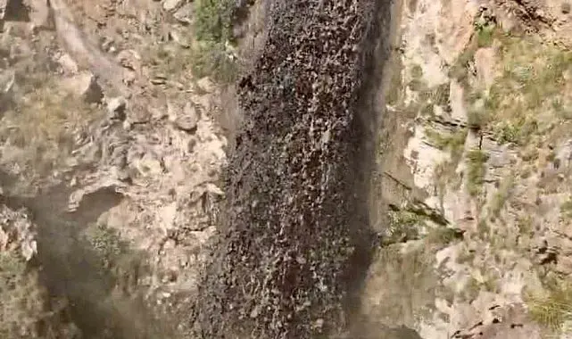 Ağrı Dağı'nda yamaçlardan çamur şelalesi aktı