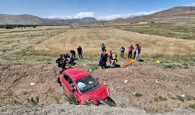 Bayburt'ta otomobil takla attı, 8 kişi yaralandı