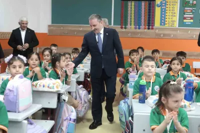 Sultanbeyli'de 9 Bin İlkokul Öğrencisine Ücretsiz Kırtasiye Desteği