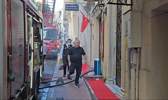 Beyoğlu İstiklal Caddesi'nde restoranda çıkan yangın söndürüldü