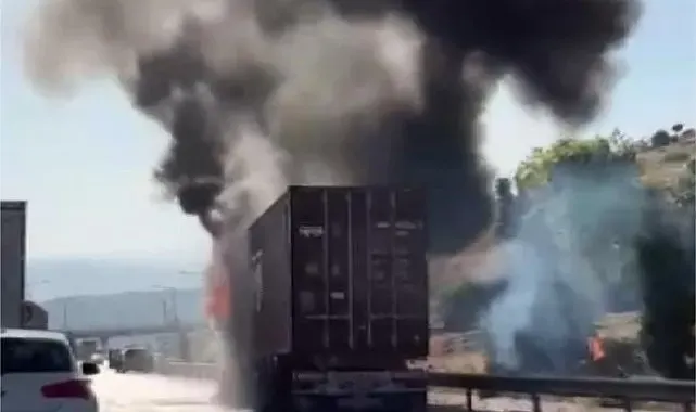 Mersin'de 24 ton çikolata yüklü tır yandı