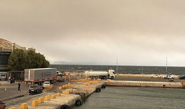 Balıkesir'deki yangınının dumanları Midilli'ye ulaştı