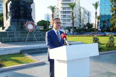 İzmir'de 2026-2027 Eğitim Öğretim Yılı Coşkuyla Başladı: 850 Bin Öğrenci Ders Başı Yaptı