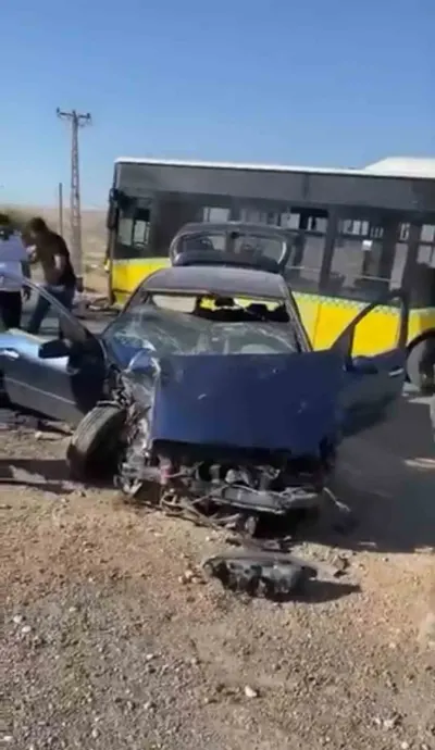 Siirt'te Belediye Otobüsü ile Otomobil Çarpıştı: 1 Yaralı
