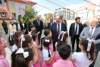 Esenler Belediyesi'nden Eğitime Büyük Destek: Geri Dönüşümden 8,5 Milyon Defter