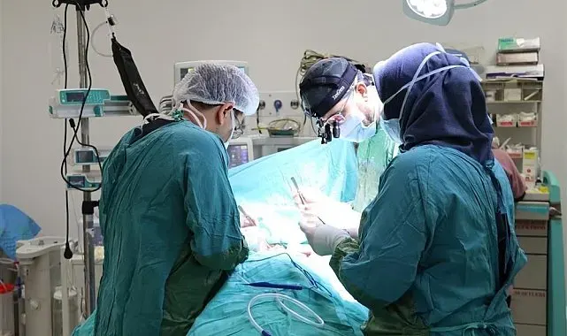 Sivas'ta lokal anastezi ile şahdamarı operasyonu