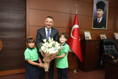Vali Hacıbektaşoğlu Yeni Eğitim Yılı Başlangıcında Öğrenci ve Öğretmenlerle Buluştu