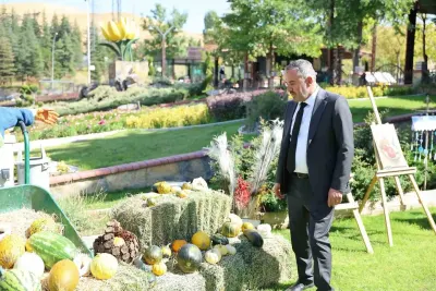 Pursaklar'da Ata Tohumlarıyla Yetiştirilen Sebze ve Meyveler Hasat Edildi