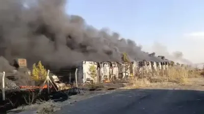 Mardin Kızıltepe'de Hurda Araç Alanında Korkutan Yangın Söndürüldü