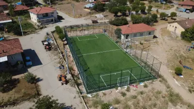 Demirci'de 11 Kırsal Mahalleye Modern Halı Saha Yatırımı Tamamlandı