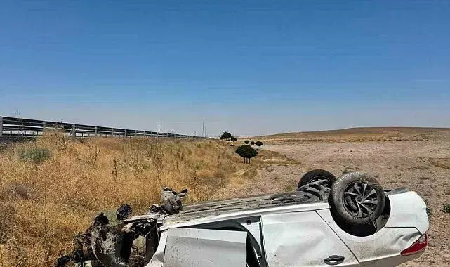 Bariyerlere çarpan otomobil takla attı: 5 yaralı