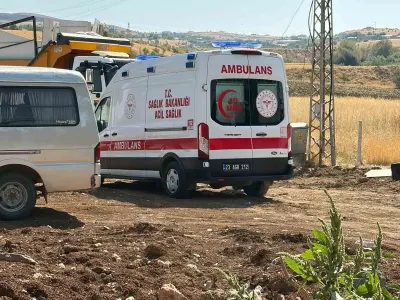 Elazığ'da Kamyon Üzerinden Düşen İşçi Yaralandı