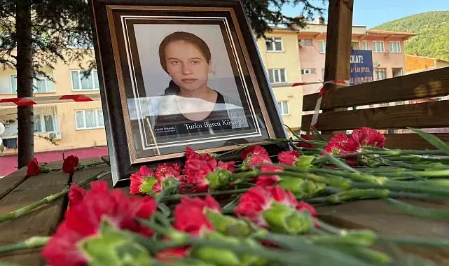 Karanfillerle anıldı: Tutku Burcu Köseoğlu için Kur'an-ı Kerim ve dua programı düzenlendi