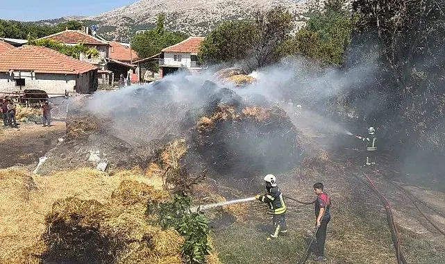 Burdur'da 50 ton balya yangında kül oldu
