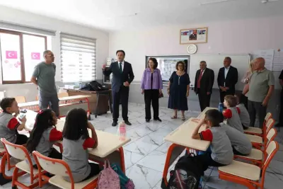 Tunceli'de Öğrencilere 500 Paket Kırtasiye Desteği ile Büyük Moral
