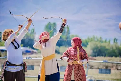 Erzincan'da Kemankeşler Zirve İçin Ok Attı