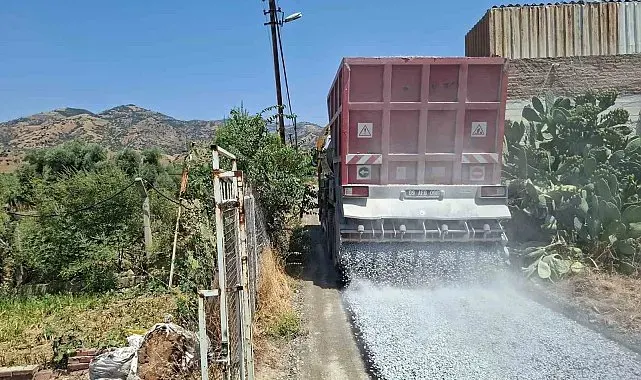 Efeler Belediyesi'nin yol çalışmaları sürüyor