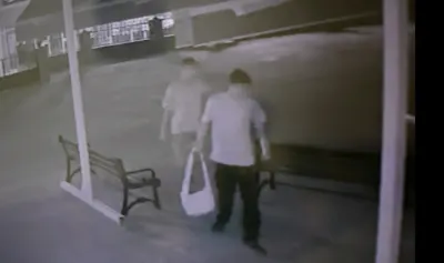 Gümüşhane'de Camide İlginç Hırsızlık Girişimi: Bağış Kasasını Devirip Ayakkabı Çekeceğiyle Para Çalmaya Çalıştılar