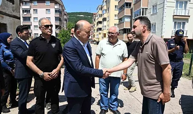 Selden etkilenen Cide'de hasar tespit ve temizlik çalışmaları sürüyor