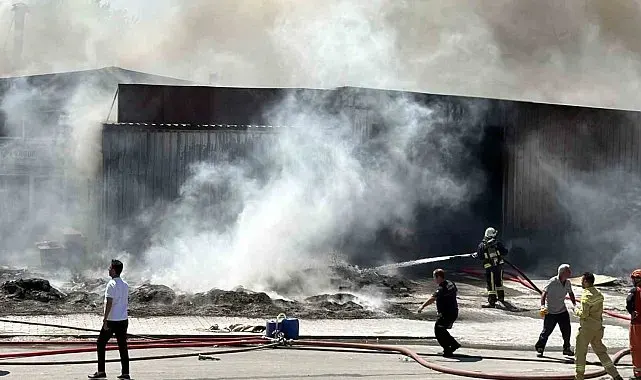 Gazipaşa'da inşaat malzemeleri deposundaki yangın kontrol altına alındı