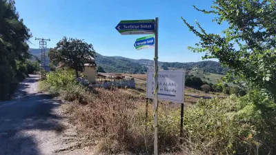Yalova'da Köylerin Çehresi Değişiyor: 4 Köyde Sokak Tabelaları Yenilendi