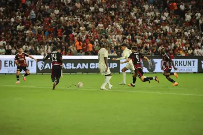 Gaziantep FK - Fenerbahçe Maçında İlk 15 Dakika Golsüz Eşitlikle Geçildi