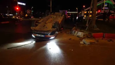 Malatya'da Otomobil Çarpışması Sonucu Ters Dönen Araçta 2 Kişi Yaralandı