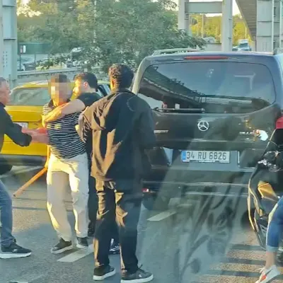 Kağıthane'de Trafik Kazası Sonrası Şiddetli Kavga: Yumruklar ve Sopalar Havada Uçuştu